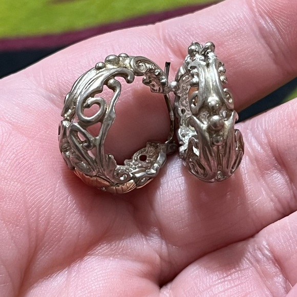 VTG Black Hills Gold 12k Sterling Silver 925 Leaf Design Pierced Earrings - Picture 5 of 6